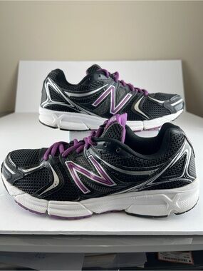 New Balance 490v2 Women's Black & Purple Athletic Running Shoes 9.5B
